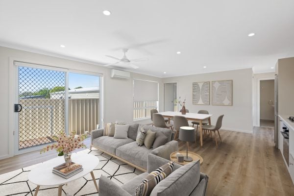 The Lantry – Lot 84 Image 2