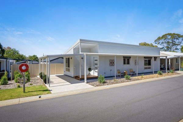 The Lantry – Lot 84 Image 1